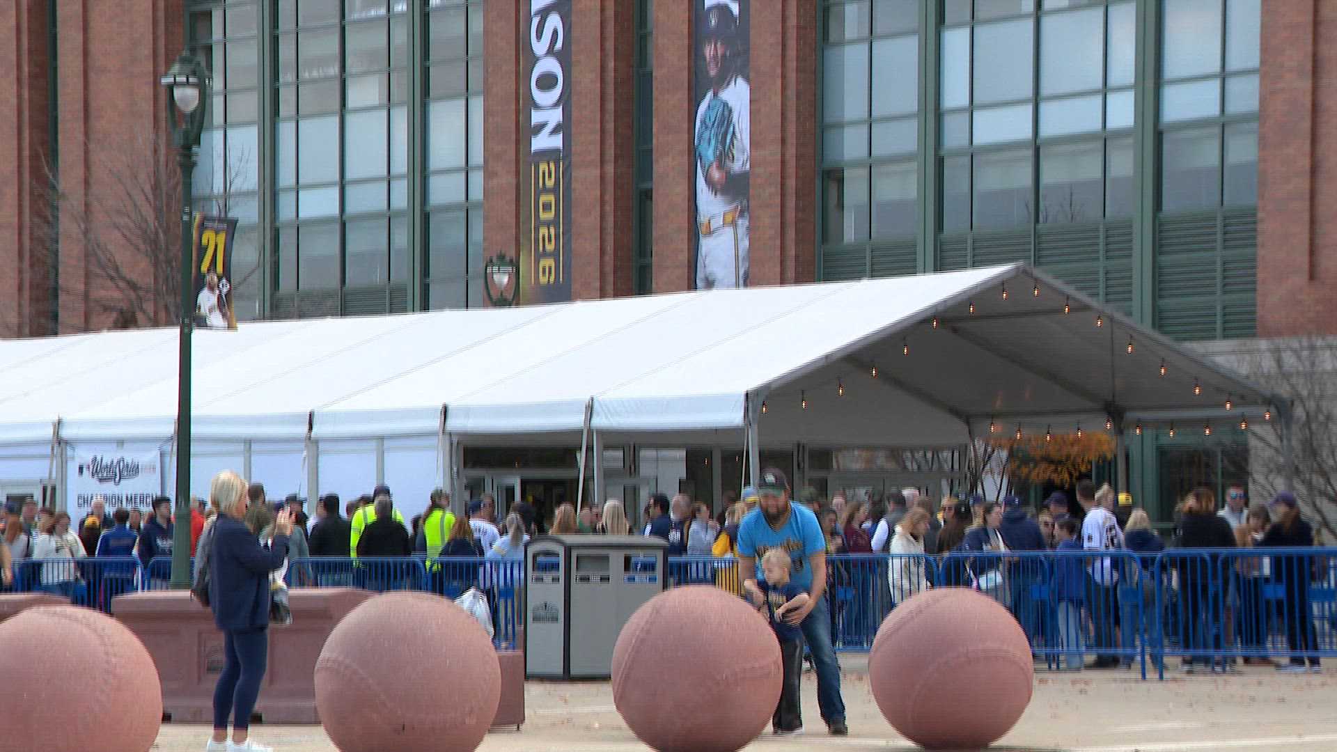 Brewers fans rush to buy World Series merchandise after historic win — Pewaukee Business news